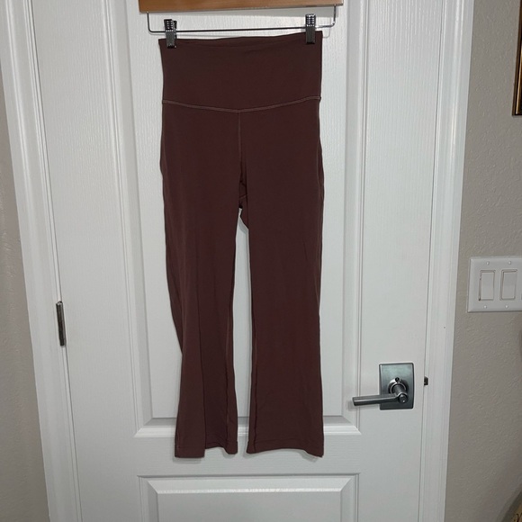Lululemon Groove Super-High-Rise Crop 23"
Ancient Copper 2022 Style #: W6BZ3S 4 - Picture 2 of 8